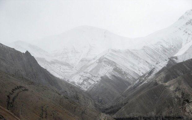 شرایط پایدار جوی؛ برف پاییزی ارتفاعات دودانگه را سفید کرد