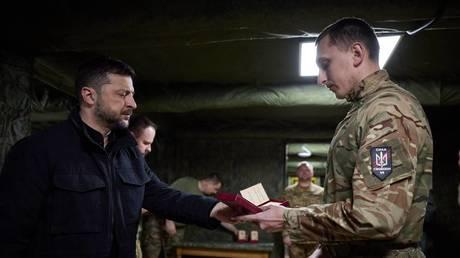 Zelensky tours Ukrainian neo-Nazi units (VIDEOS)