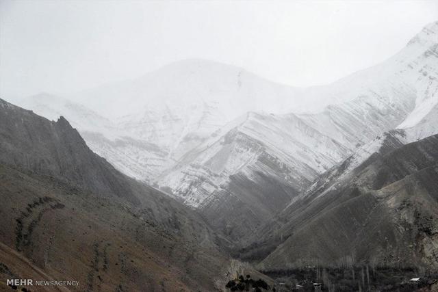 شرایط پایدار جوی؛ برف پاییزی ارتفاعات دودانگه را سفید کرد