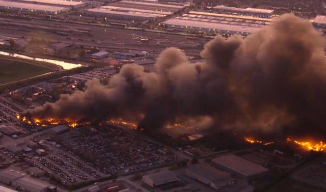 سقوط هواپیمای باری در ایالت کنتاکی آمریکا + فیلم