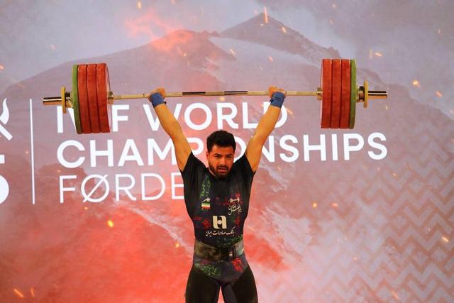 معینی: وزارت ورزش نگاه ویژهای به وزنهبرداری دارد/ به فوتبال علاقه دارم و سپاهانی هستم