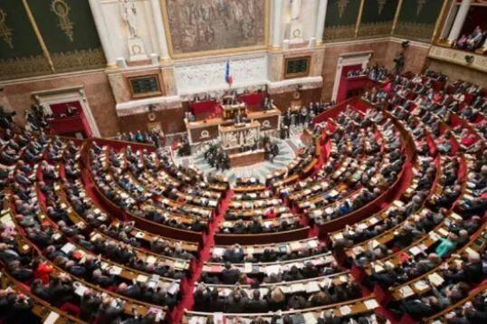 جنجال درباره حجاب در مجمع ملی فرانسه