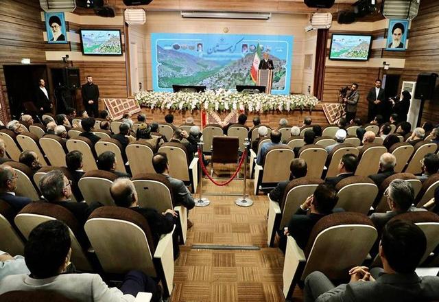 قهرمانان واقعی کشور، انسان هایی هستند که به ساخت آینده فرزندان این سرزمین کمک می کنند