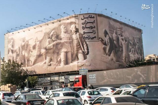 عکس/ رونمایی از طرح جدید دیوارنگاره میدان انقلاب