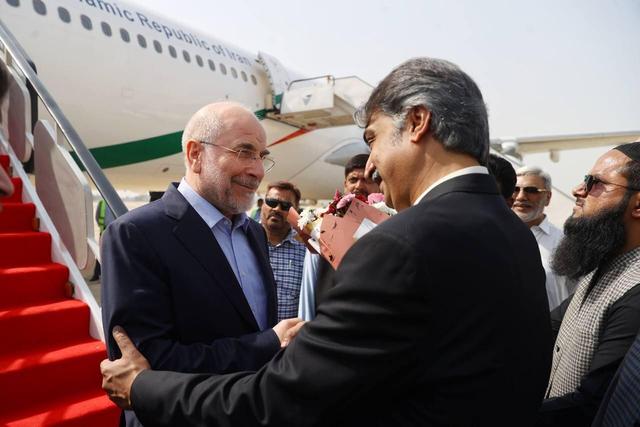 استقبال از دکتر قالیباف در بدو ورود به فرودگاه شهر کراچی پاکستان