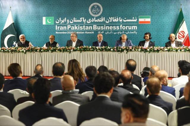 امت اسلامی نباید اجازه عادیسازی روابط با رژیم صهیونیستی را بدهند