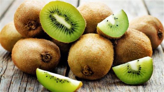 ۲ عدد از میوه پاییزی یبوست شما را رفع میکند