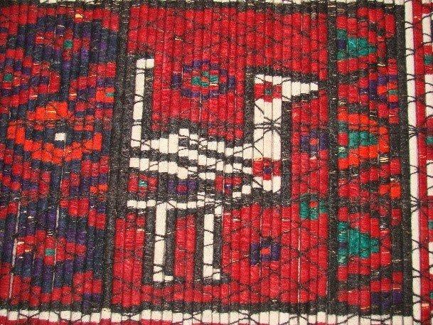 زنانی که از نی و موی بز دیوار زندگی میسازند