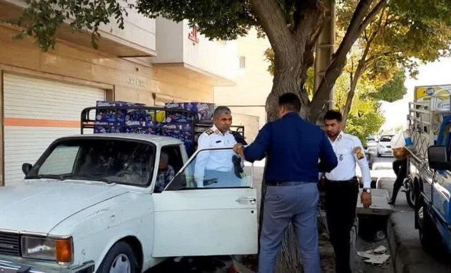  پایان سدمعبر در خیابان شهرزاد منطقه ۱۵/ توقیف در انتظار وانتیهای بی توجه به نظم و آرامش شهری