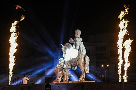 مراسم رونمایی از مجسمه «زانو زنندگان برابر ایران»