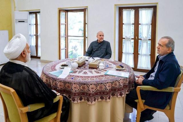 ادعای عجیب نماینده مجلس؛یکسانسازی نرخ دلار در قیمت ۱۰۰ هزار تومان به تصویب سران قوا رسید! + تصویر