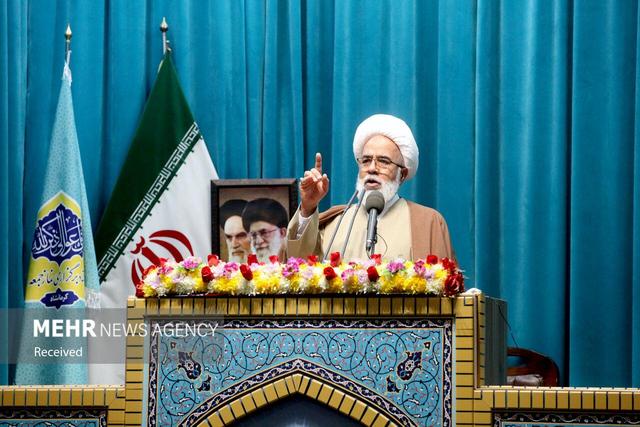 امام جمعه کرمانشاه:ملت ایران با ایمان و اقتدار در برابر استکبار ایستاد