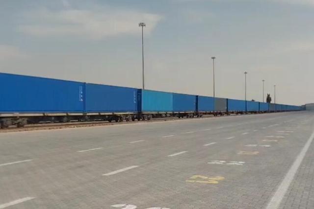 نخستین قطار باری روسیه به بندر خشک آپرین رسید