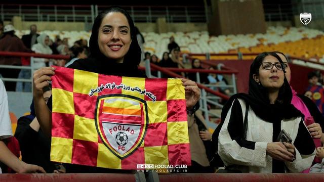 تصاویری از اولین حضور زنان اهوازی در ورزشگاه