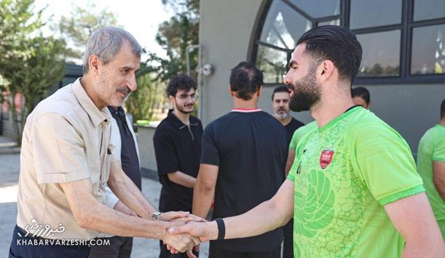 اگر کریم باقری بود، نمیگذاشت بازیکنان پرسپولیس مقابل توهین تماشاگران ایسلندی بزنند/ پرسپولیسیها برابر شعار علیه استقلال جوگیر شده بودند!