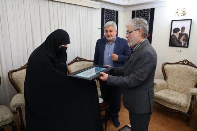 وزیر علوم با خانواده سردار شهید سلامی دیدار کرد