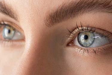 اگر یک دقیقه پلک نزنیم چه میشود؟ (تحلیل واکنش چشم و مغز)