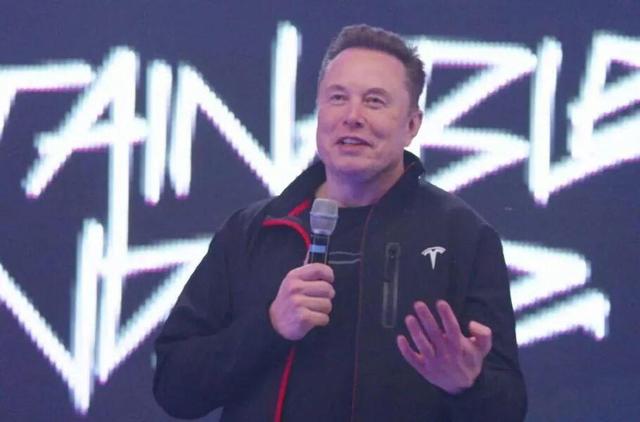 ایلان ماسک: ربات اپتیموس تسلا فقر را ریشهکن خواهد کرد