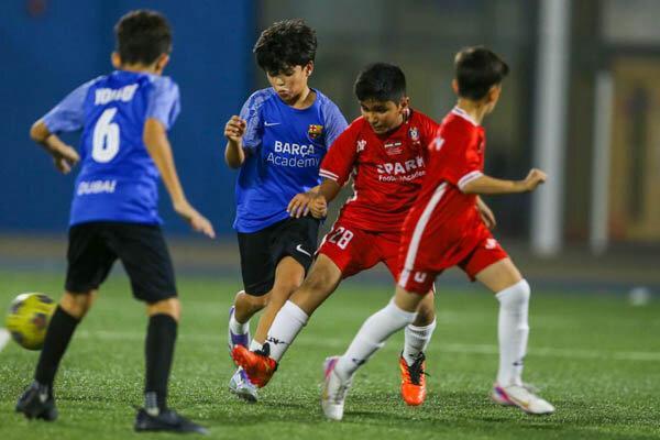 حضور ستاره سابق فوتبال ایتالیا در کنار فوتبالیست های نوجوان