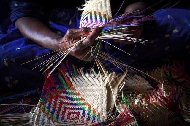 شتاب توسعه در روستای «بهمنی» میناب؛ گامهای تازه برای رونق حصیربافی