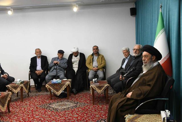 نماینده ولیفقیه در اصفهان: معلمی مقدسترین رسالت انسانی است