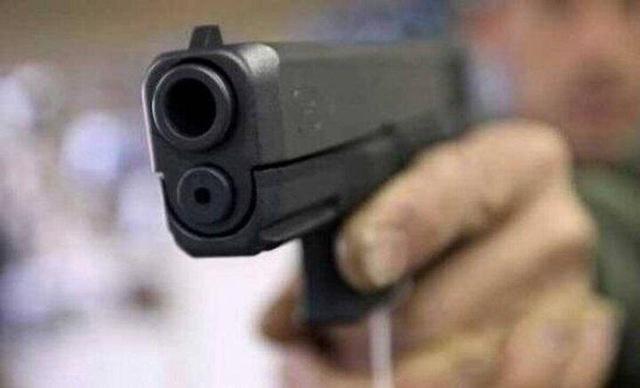 ببینید | نتیجه مرگبار یک اقدام خلاف عقل؛ لحظه مرگ یک شهروند با رگبار گلوله بعد از تهدید پلیس! / حاوی تصاویر ناراحتکننده