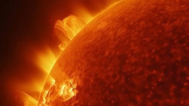 خورشید سیارههای نزدیک خودش از جمله زمین را می بلعد