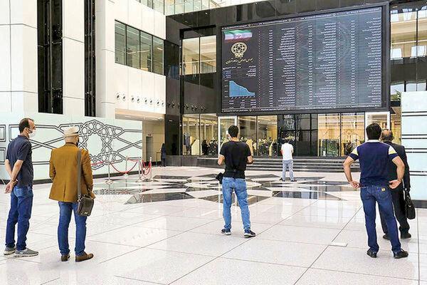 بورس منفی ماند؛ افت ۸ هزار واحدی شاخص کل