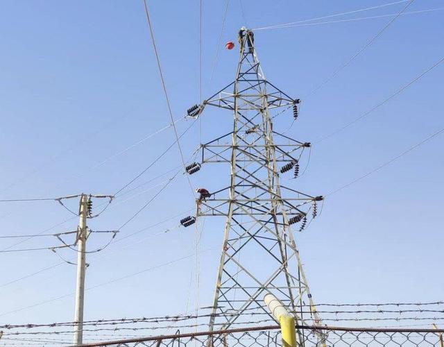 جایگزینی هادیهای جدید پرظرفیت برق در داراب کلید خورد