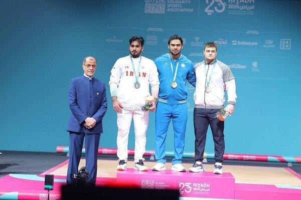 توزیع مدال وزنهبرداری توسط رئیس کمیته ملی المپیک