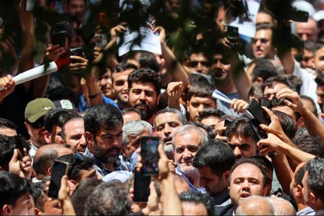 حمایت مردم و دفاع از حقوق شهروندی؛ دغدغه مهم پزشکیان