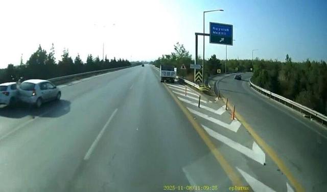 ببینید | فرار میلیمتری راننده از مرگ حین تصادف