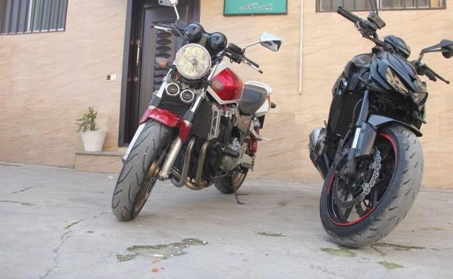 دو دستگاه موتورسیکلت قاچاق ۱۶ میلیاردی در ساوه توقیف شد