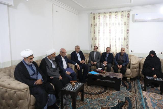 دیدار اعضای کمیسیون اصل نود با خانواده شهید شیرخانی