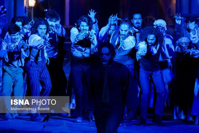 نمایش موزیکال الیور توئیست