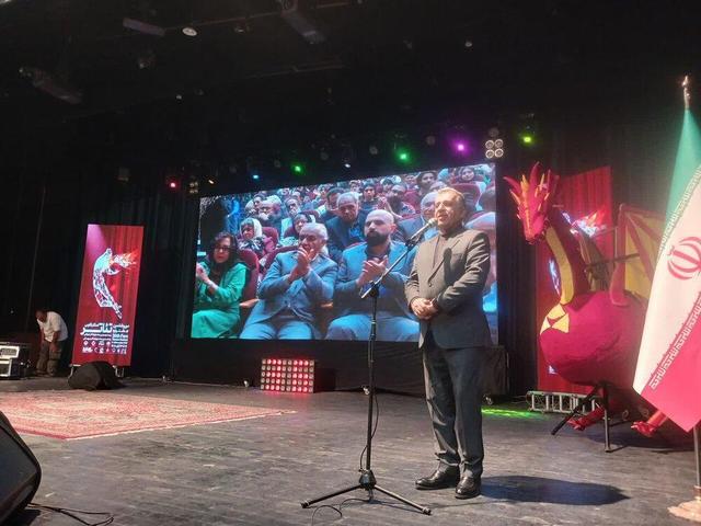 معاون استاندار فارس: نگاه اجتماعی به نمایشهای تئاتر داشته باشیم