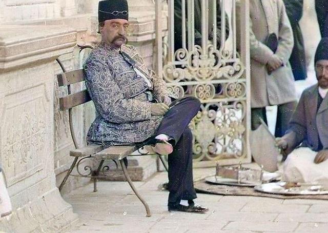 خاطرات ناصرالدینشاه: میرشکار اردوی عثمانی را با دوربین تماشا کرده، خیلی کثیف و بیمعنی بوده