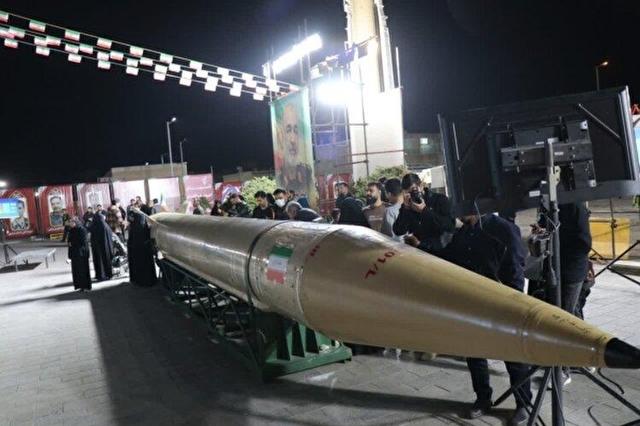 برگزاری نمایشگاه جلوههای توان موشکی در گلستان شهدای اصفهان