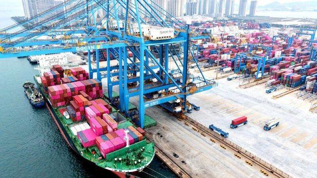 کاهش تولید صنعتی و خرده فروشی در چین