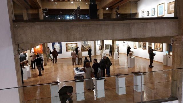 آثار پیشکسوتان هنر، چراغ هویت ملی را روشن نگه میدارد