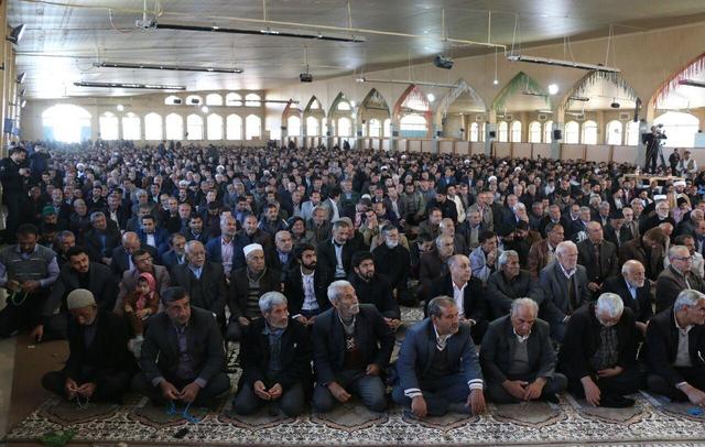 امام جمعه یاسوج :مطالعه موضوعات سودمند به رفع مشکلات زندگی انسان کمک میکند