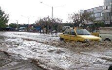 آبگرفتگی معابر ایوان در استان ایلام در نخستین بارش پاییزی (فیلم)