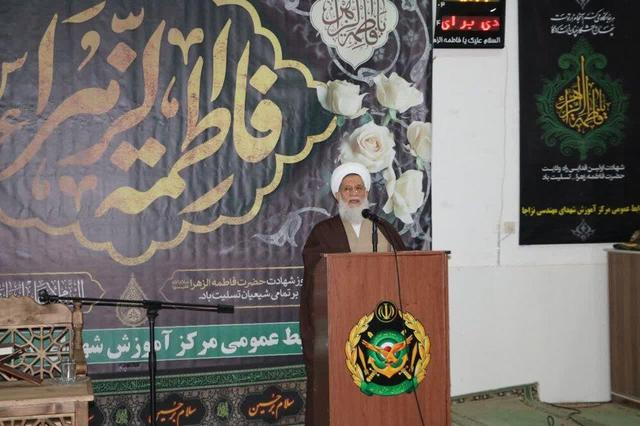 دشمن درصدد ناامیدی مردم به آینده است