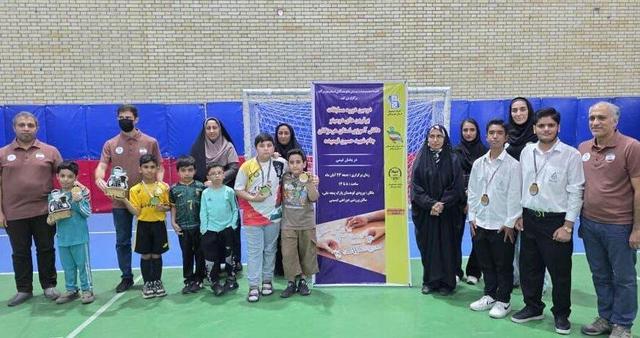 مسابقات دومینو زمینهساز خلاقیت و کار گروهی دانشآموزان است