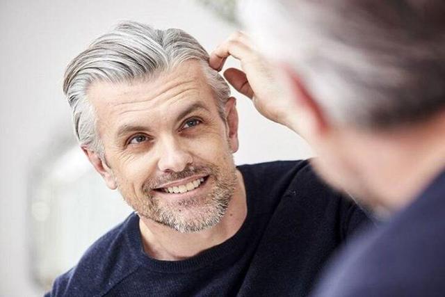 واقعا میتوان جلوی سفید شدن موها را گرفت؟ ؛ علت سفید شدن مو از نظر طب سنتی