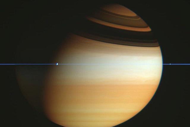 عکس روز ناسا از صفحه حلقههای زحل
