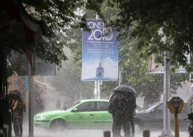 پاسخ آسمان به دعای مردم