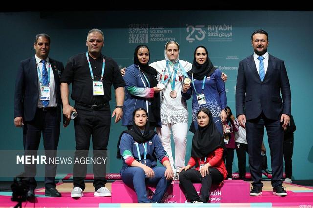 الهام حسینی: آینده وزنهبرداری ایران روشن است/ دختران فراتر از انتظار