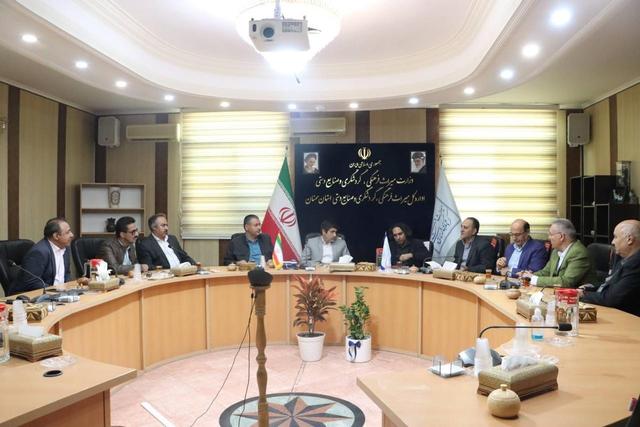  نشست هماندیشی مدیرکل میراثفرهنگی استان سمنان با اعضای هیئت مدیره جامعه هتلداران و مهمان پذیران استان سمنان برگزار شد