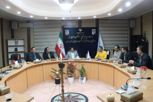  نشست هماندیشی مدیرکل میراثفرهنگی استان سمنان با اعضای هیاتمدیره انجمن حرفهای راهنمایان گردشگری برگزار شد